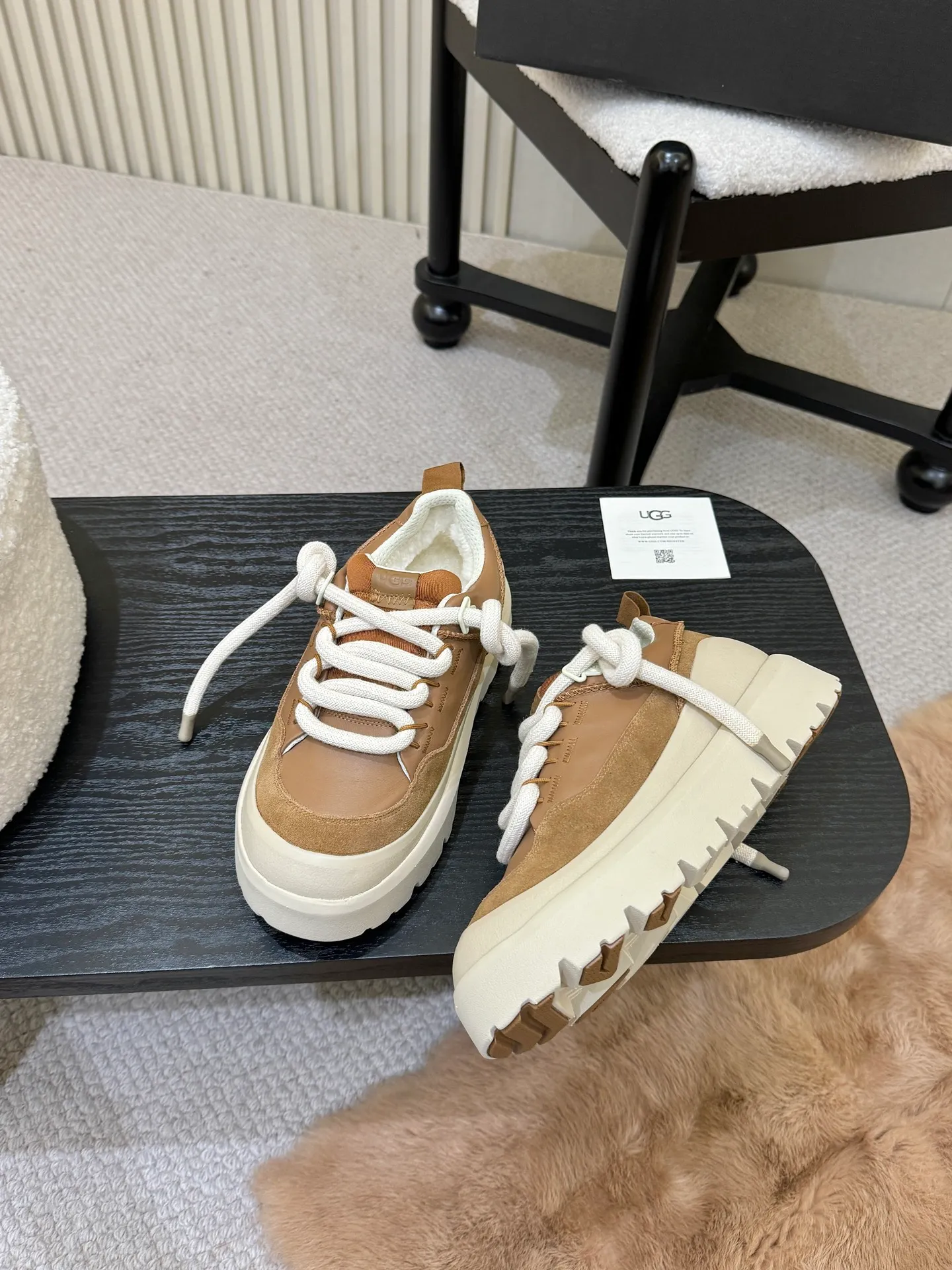Men's shoes pP600! New UGG is on the market! Autumn and winter modern casual men's and women's low-cut shoes, snow boots, slippers, two-way shoes, this set of ugly bread shoes 🤏 Suede + sheepskin integrated lining, super convenient to step on. Adjustable upper straps. Velcro design adapts to various foot types. Thick soles hide flesh and are sexy, and feel like stepping on cotton☁️ When you go out on the street, you are chased and asked 🔗 Do you want to be lazy and fashionable in autumn and winter? Just lock this one💥 Style number, 1171355, size 35-41, men’s size 39-45
